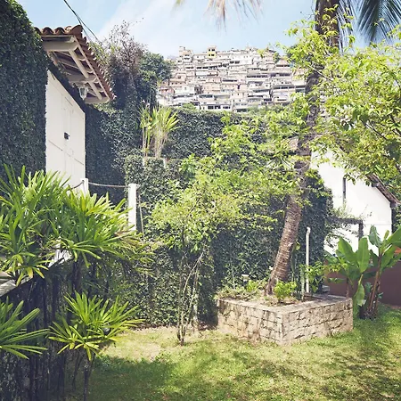 La Maison By Dussol Guest House